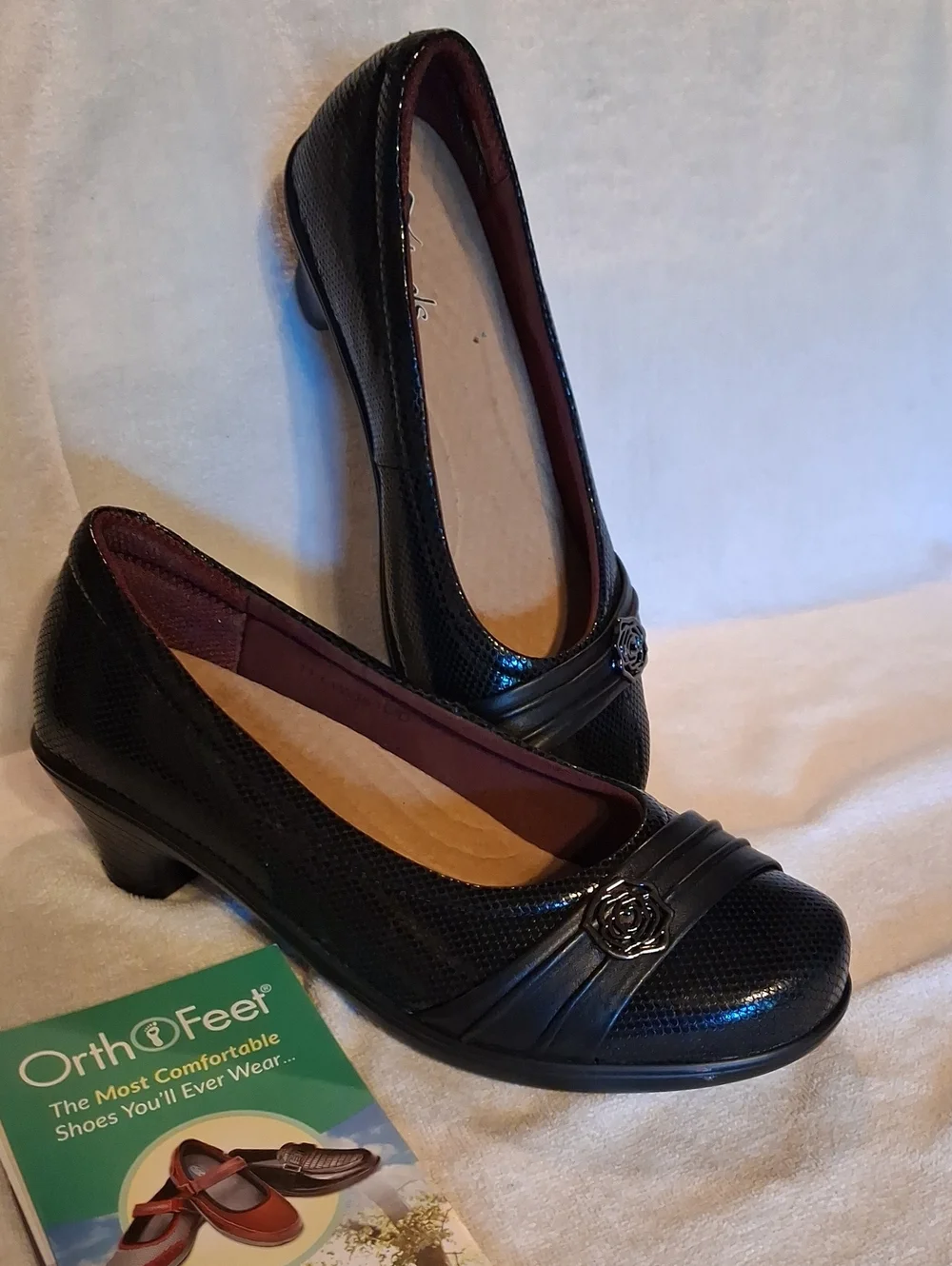 orthaheel Black Low Heel Women's Dress Pumps with Rose Accent Size 10 1/2D